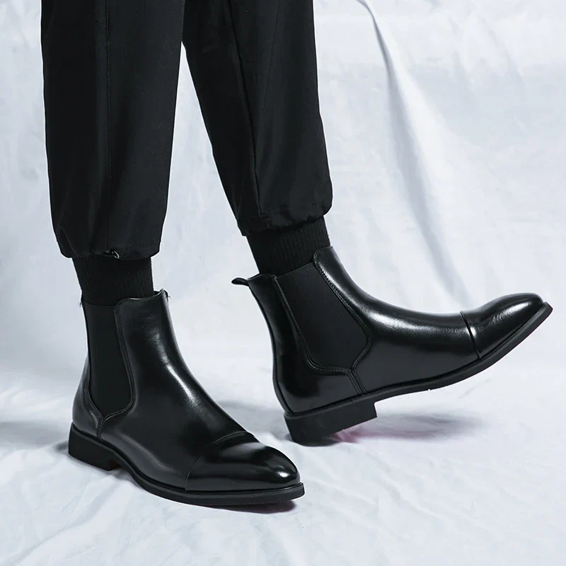 BootFit - Heren Leren Chelsea Boots met Cap Toe en Rode Zool Accent