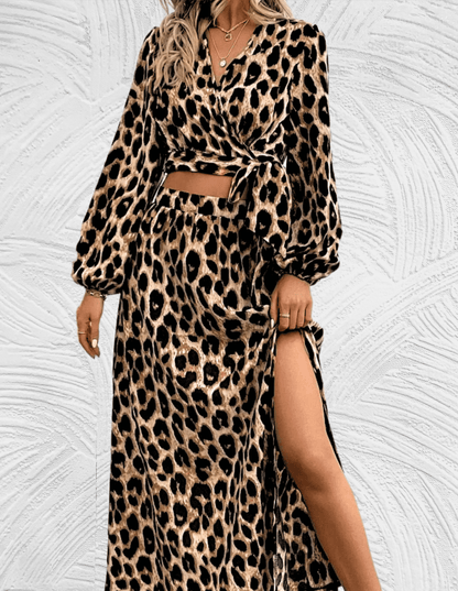 2-delige set met cropped top met luipaardprint lange mouwen en hoog getailleerde rok met hoge zijsplit