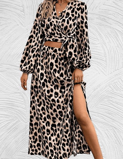 2-delige set met cropped top met luipaardprint lange mouwen en hoog getailleerde rok met hoge zijsplit